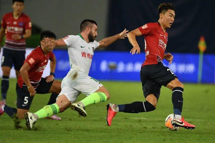  弗赖堡客场顽强逼平斯图加特收获宝贵一分